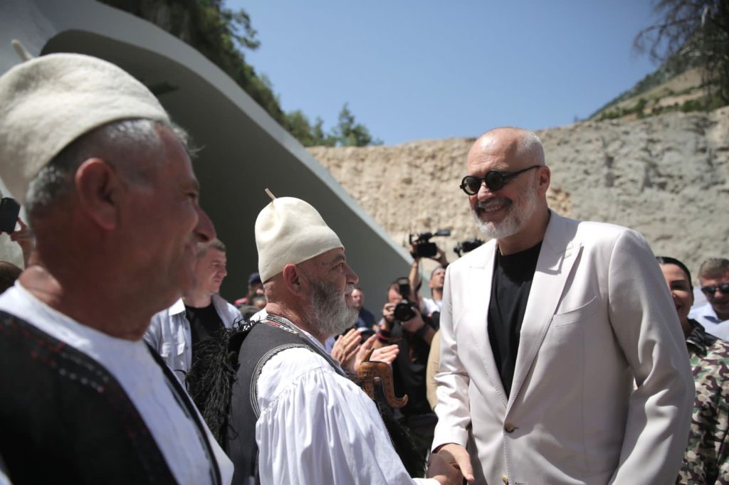 Hapet rruga e re Kardhiq-Delvinë dhe tuneli i Skërficës