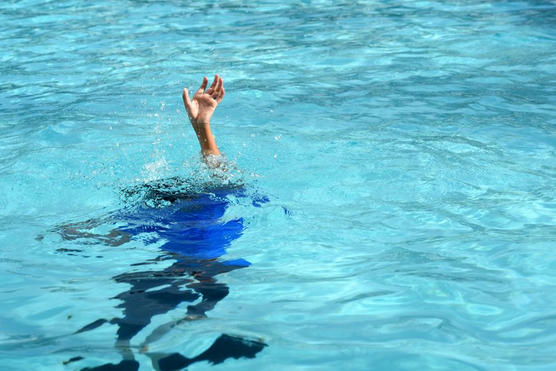 30 vjeçari merr plagë të rënda në kokë, niset me urgjencë nga Saranda drejt Traumës