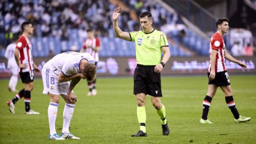 UEFA cakton arbitrat e duelit Tirana-Dudelanzh