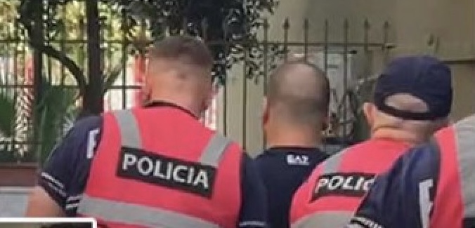 Flet në gjykatë, i riu nga Patosi që qëlloi  nënën me thikë
