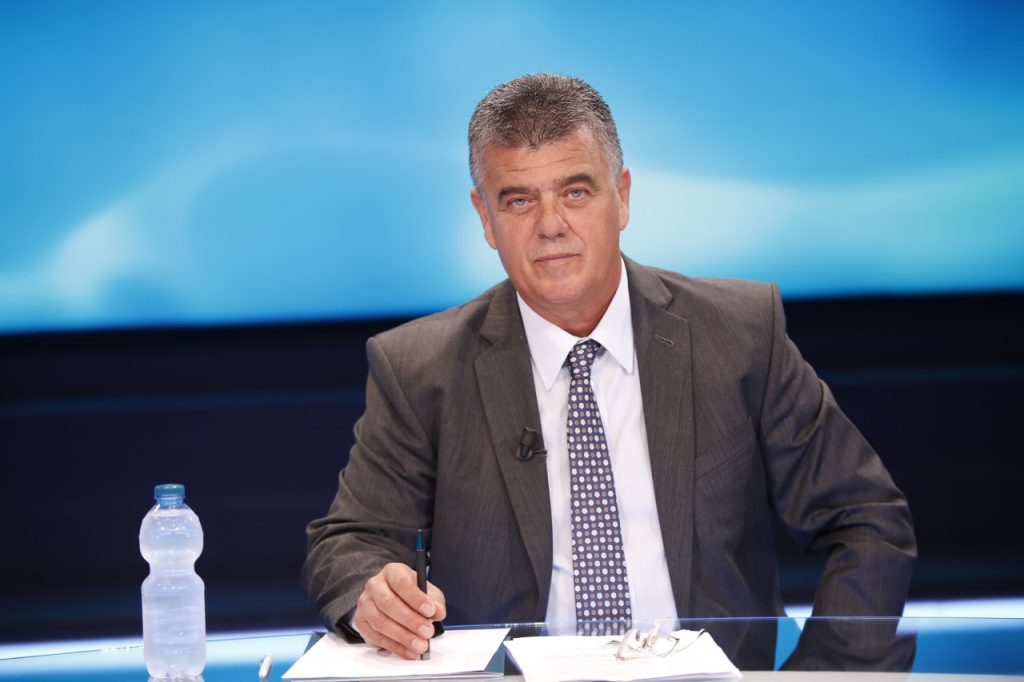 Ish-ministri Lefter Koka transportohet në spitalin e burgut