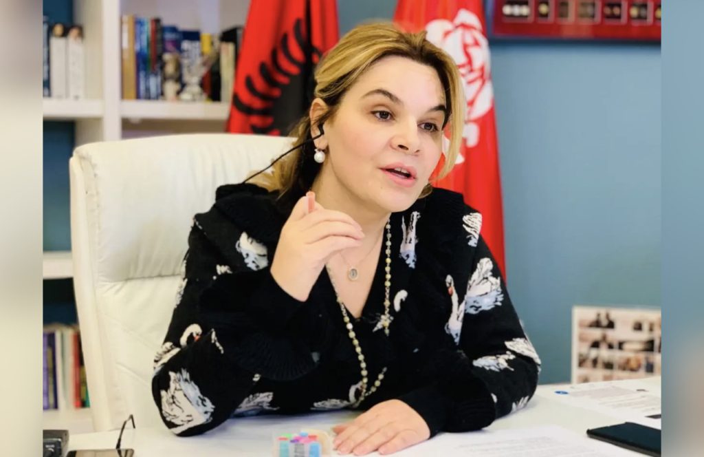 Kryemadhi për çeljen e negociatave: Njerëzit në karrige nuk e duan
