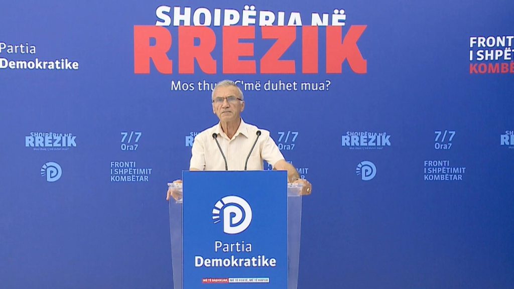Pensionisti apel nga selia e PD: Kam çerek pensioni dhe gjysmë shtëpie!