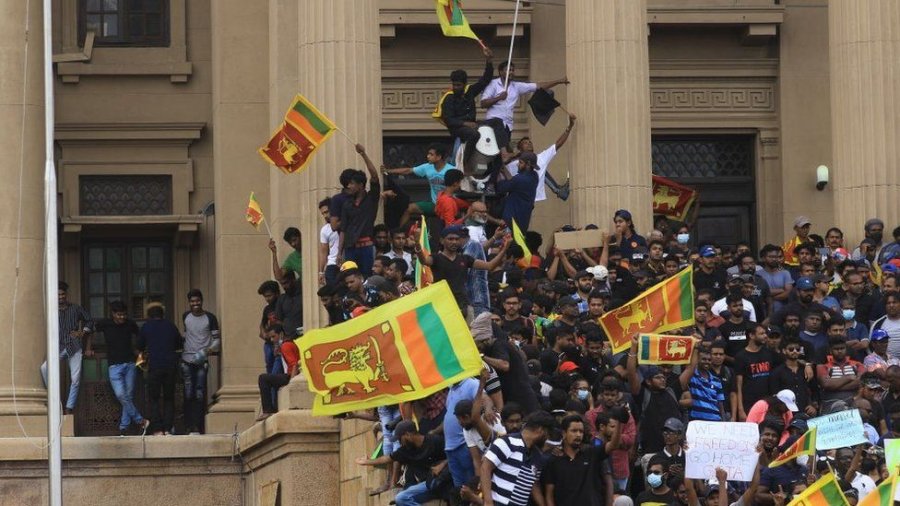 si u rrëzua kupola e pushtetit në Sri Lanka  nga protesta masive