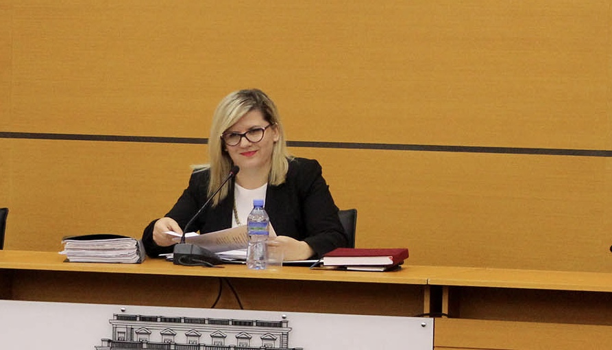 Anëtarja e KPK-së Etleda Çiftja akuzohet për fshehje pasurie dhe falsifikim