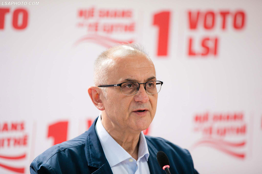 Shkarkimi i Ahmetajt qendra e vëmendjes/Regon edhe Vasili