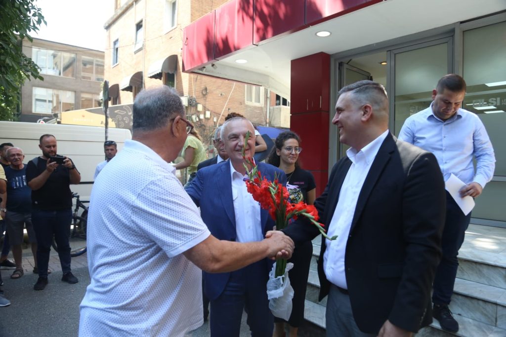 Meta: Nuk jam në garë me Berishën por do bashkupojë me këdo që do sovranitetin