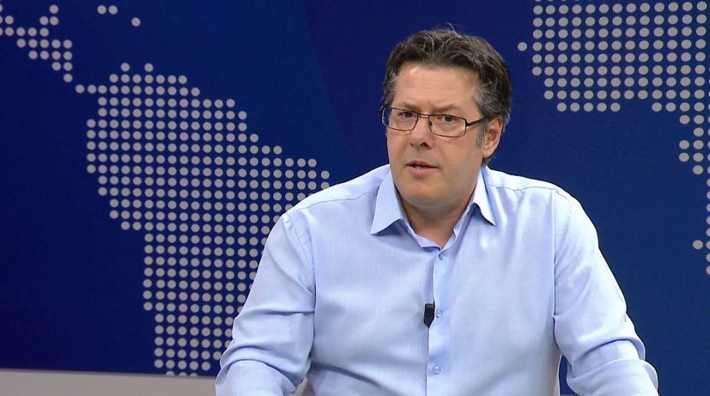 Edi Paloka-Hapni sytë Nuk po goditet Berisha, por opozita