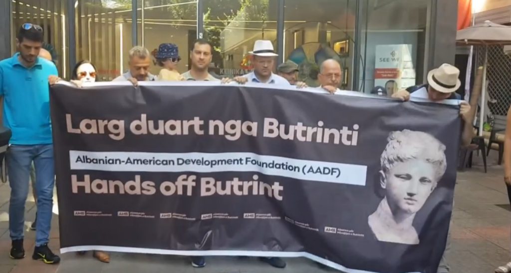 ”Mbajini duart larg Butrintit”-aktivistët protestojnë