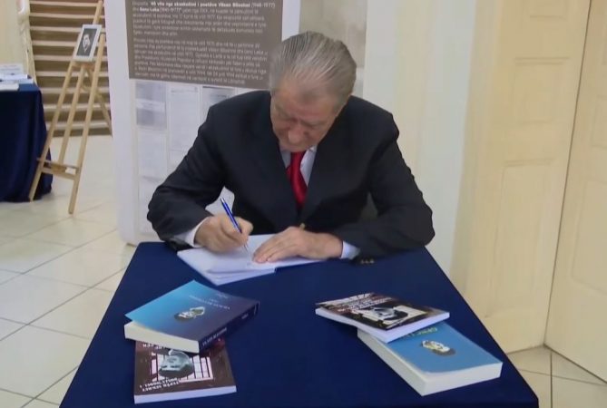 Ekspozita në nder të 45-vjetorin të pushkatimit të poetëve ,Berisha i cilëson diamante të letësisë
