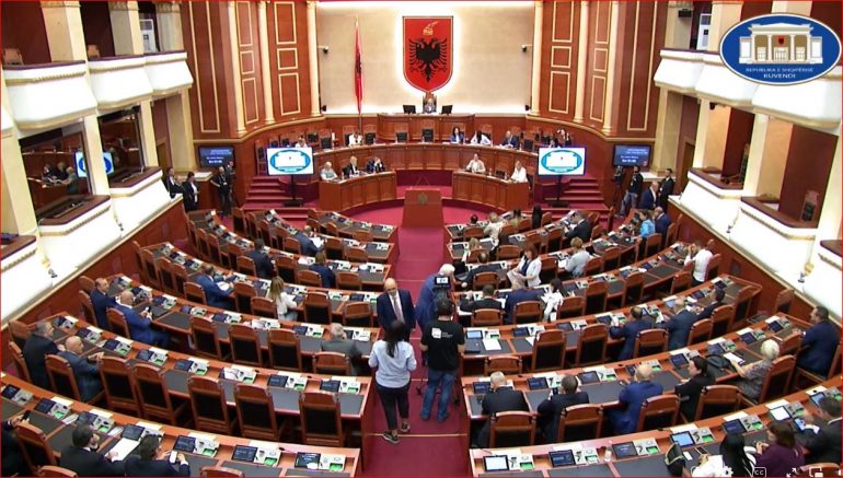 Shtyhet për në shtator zgjedhja e Avokatit të Popullit
