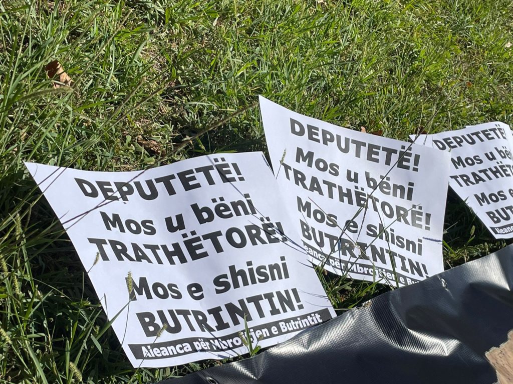 Aktivistët në protestë-Deputetë mos u bëni tradhëtorë mos e shisni Butrintin