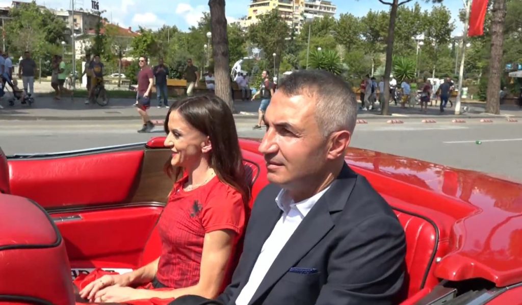 Atletja Luiza Gega u shpall kampione europe, nis ceremonia tek Kryeministria, qytetarët e presin me flamurin kuq e zi
