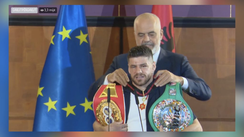 Rama i dorëzon Florian Markut medaljen ‘Ylli i Madh i Mirënjohjes’: Suksesi i tij është kuqezi, na nderon te gjithëve