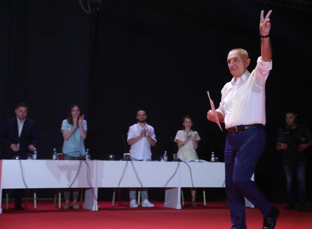 Meta: Shpopullimi po plak Shqipërinë! Partia e Lirisë do të ketë program për të mbështetur familjet e reja