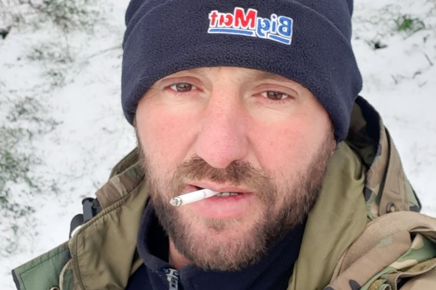 Vrau bashkëfshatarin dhe tentoi arratisjen drejt Greqisë
