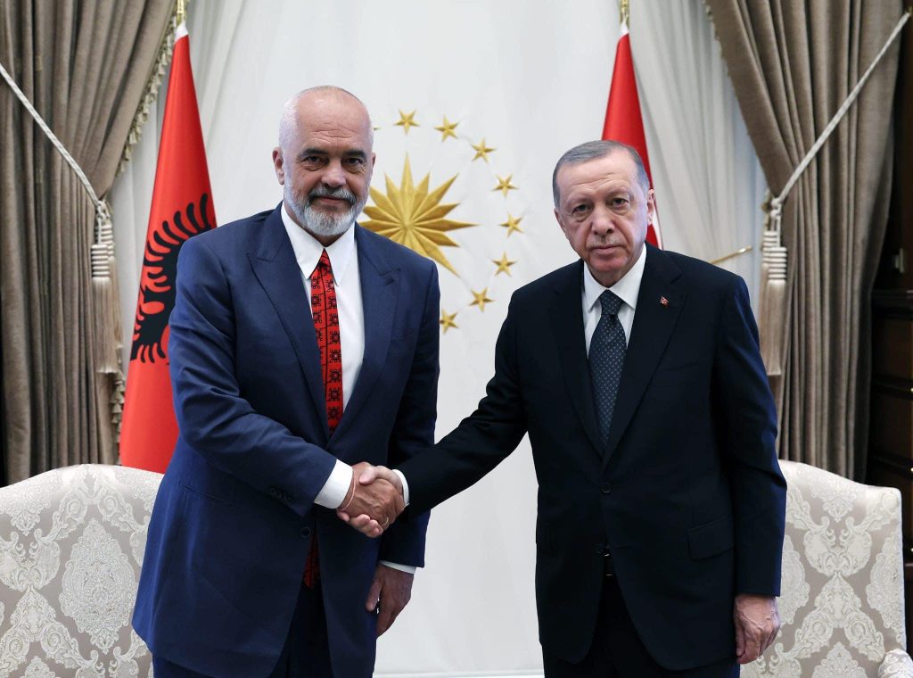 Rama i kërkon ndihmë Erdoganit: Ushqime dhe energji elektrike