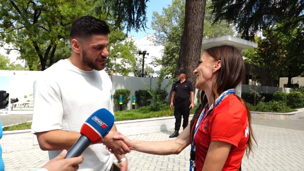 Florian Marku surprizon Luiza Gegën, boksieri ka një mesazh për të rinjtë shqiptarë
