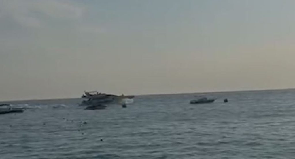 U afrua në zonën e ndaluar për mjetet lundruese, bllokohet jahti në plazhin e Dhërmiut! lekë