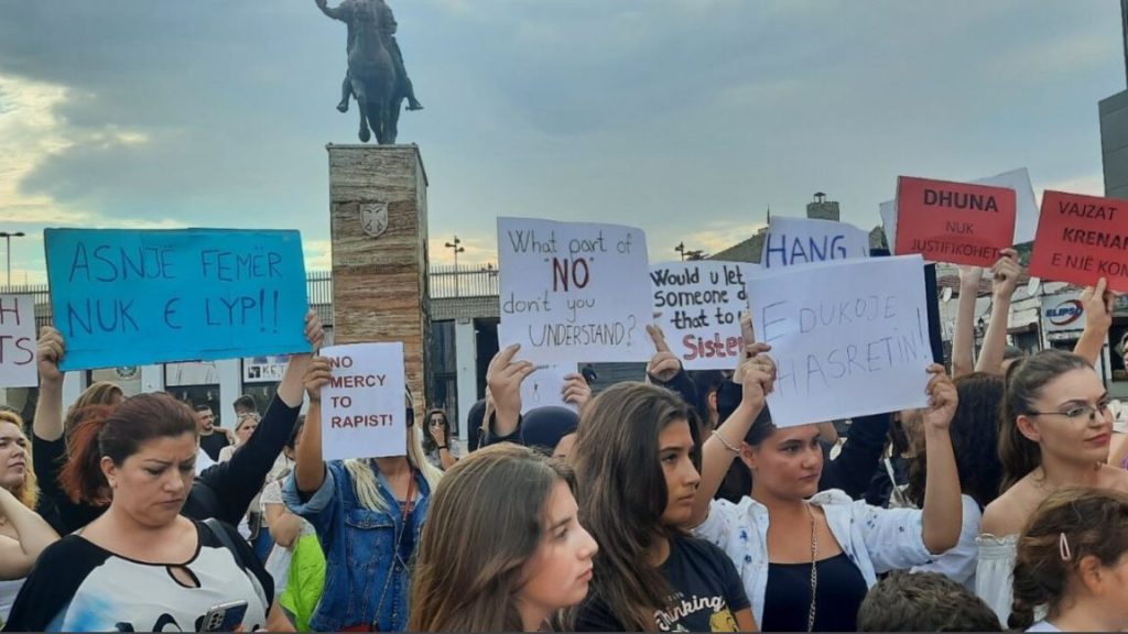 Edhe Shkupi në protestë në lidhje me rastin e përdhunimit të së miturës në Prishtinë!