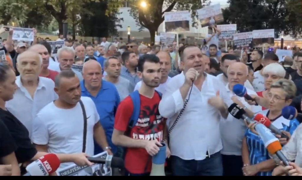 Adriatik Lapaj i bashkohet protestës: Ajo që ndodhi në Himarë tregon dështim të sistemit