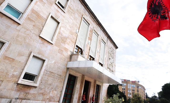 Lirohet nga detyra Drejtoresha e Pastrimit të Parave, ja kush e zëvendëson
