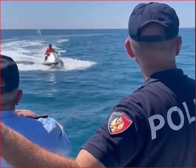 Policia e Shëngjinit bllokon 3 mjete Jet ski” pa leje lundruese dhe gjobit drejtuesit