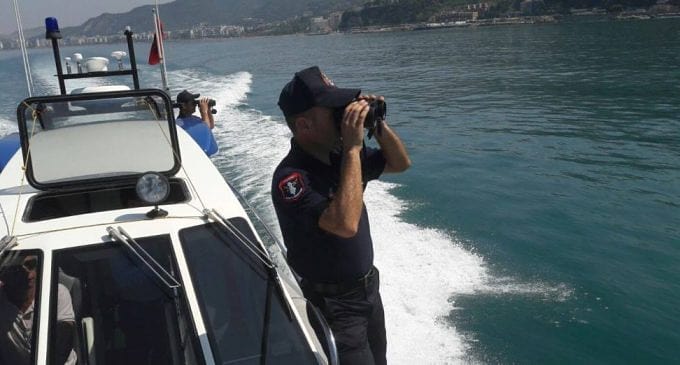 VLORË/ Kapen trafikantët me 3 skafe në det të hapur me hashash