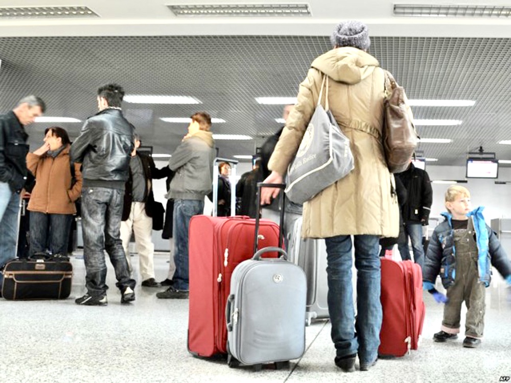 Vala e re e emigracionit,  Ikin mbi 10 mijë persona