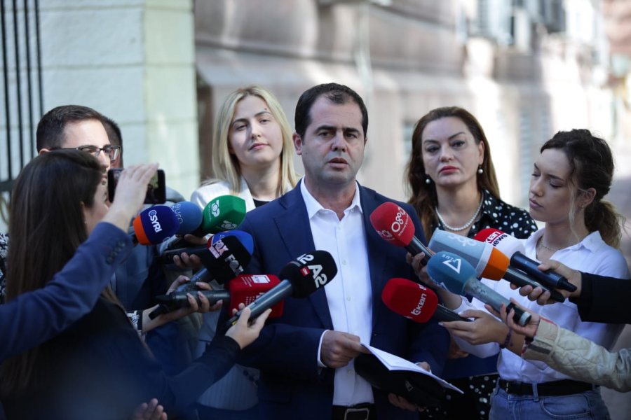Bylykbashi depoziton në kuvend ligjin e  plotë të lustracionit