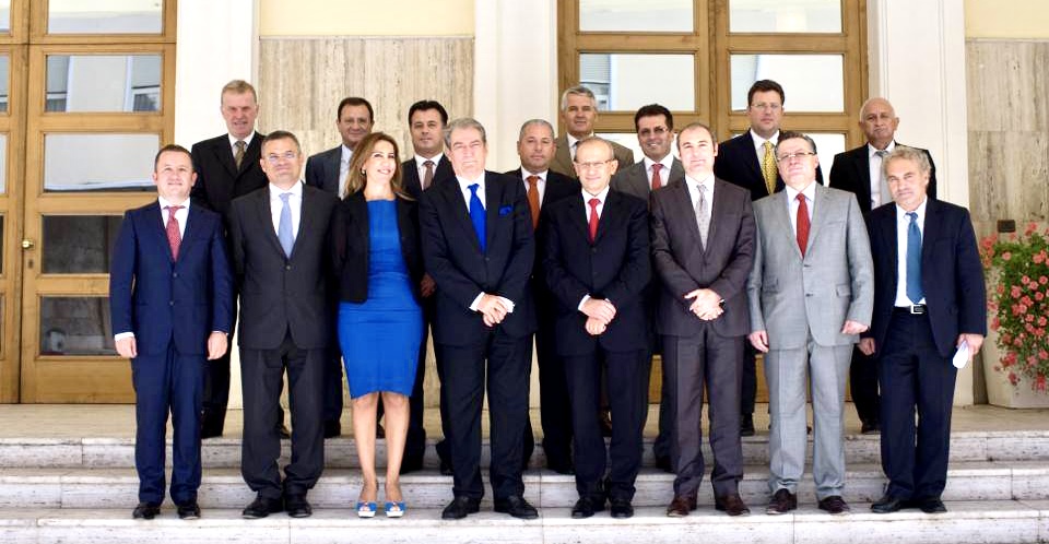 Demokratët e pushtetit dhe demokratët e opozitës