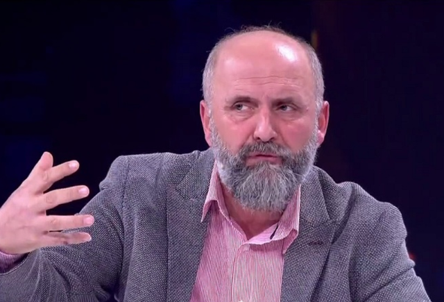Konspiracionisti Alfred Cako, braktis Top Chanel për Tv Ora…