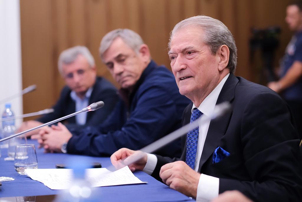 Berisha zbulon ‘prapaskenat’: Rritja e çmimit të energjisë, vetëm vjedhje!