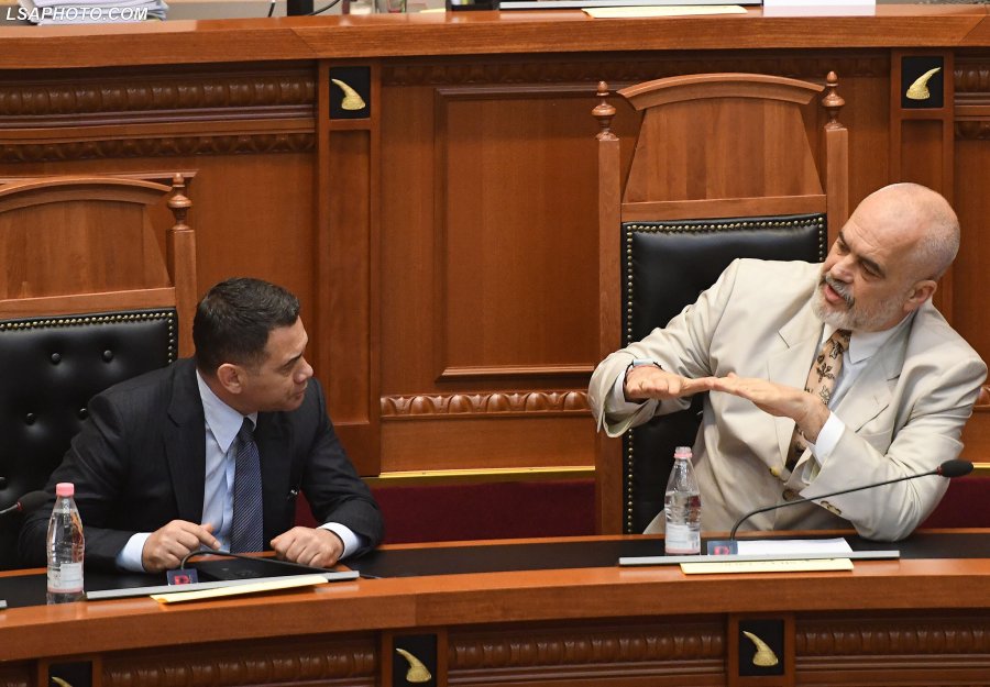 VOA: Rama e largon Ahmetajn, edhe nga drejtimi i qarkut të Vlorës