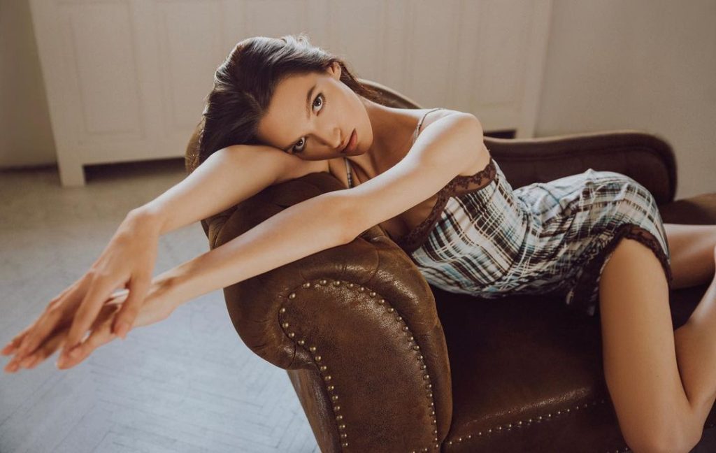 Miss Hungaria tregon eksperiencën e frikshme me biznesmenin në liqenin e Ohrit