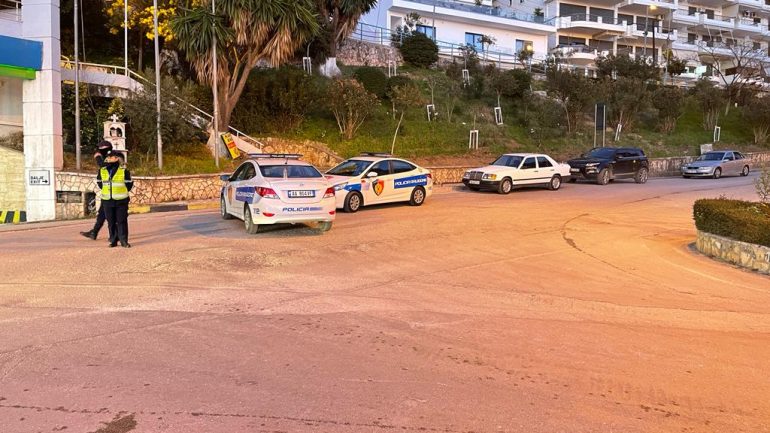 Po hante darkë me familjen, 42-vjeçari në Sarandë rrihet nga 3 burra në mes të lokalit