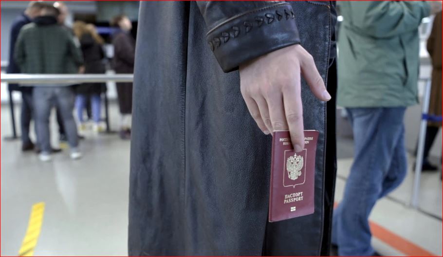 Finlanda i bashkohet Polonisë dhe Baltikut, mbyll kufijtë për turistët rusë