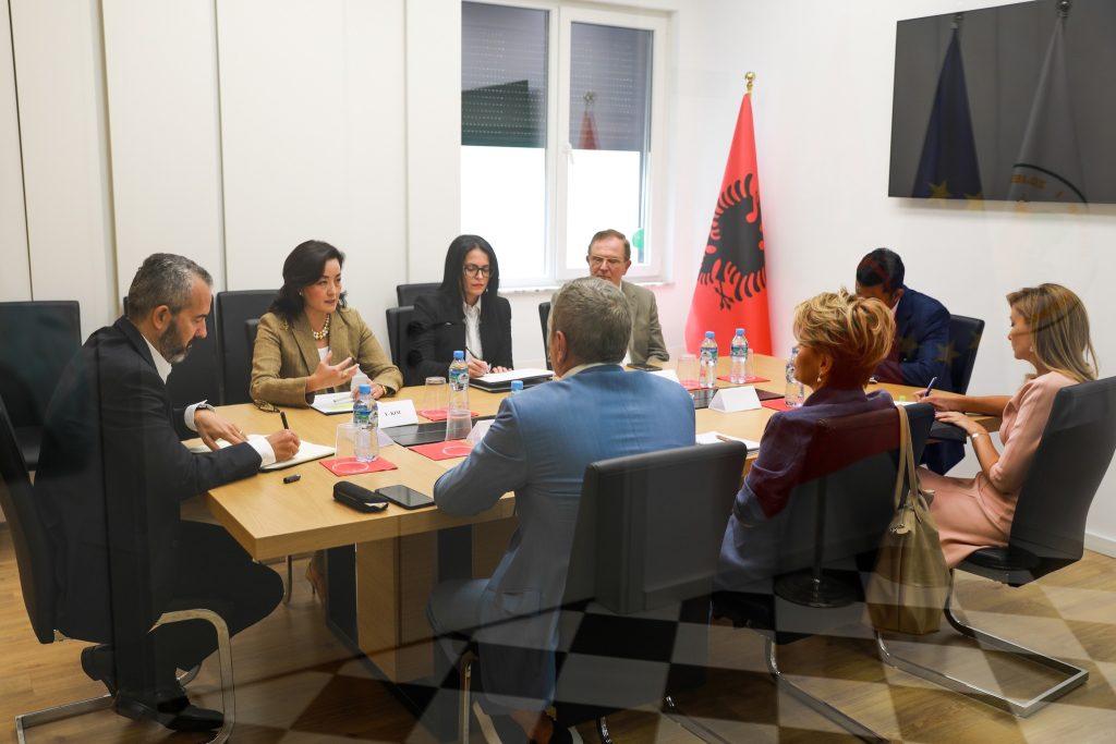 Takimi në KQZ/ Kërcënimi i financimeve të fshehta ruse, ambasada amerikane zbardh porosinë e diplomates Yuri Kim