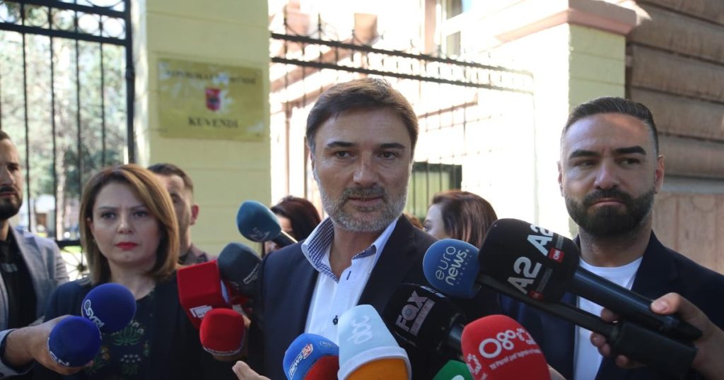 Alibeaj rikonfirmohet kryetar grupi! Flutura Açka: Bashën e kemi koleg, mund të vijë dhe…