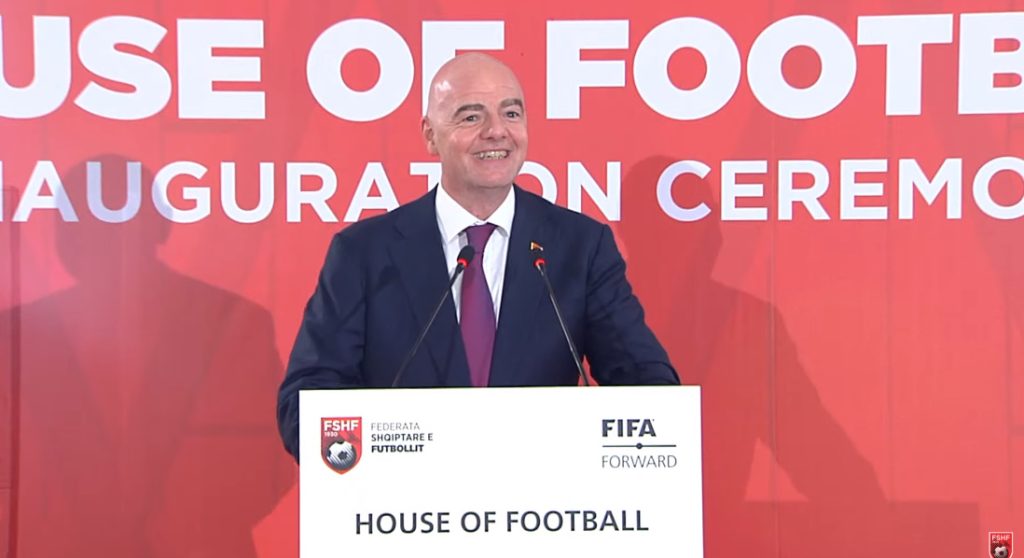 Pesidenti i FIFA-s : Më ndalën në aeroport prej dhuratës së FSHF