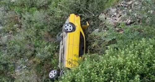 Makina del nga rruga, shoferja dhe një fëmijë përfundojnë në humnerë në rrugën e Arbrit