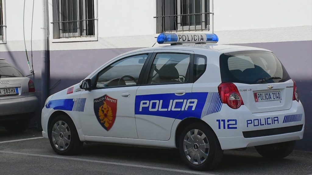 Burri masakron me thikë gruan në Elbasan, arrestohet nga policia