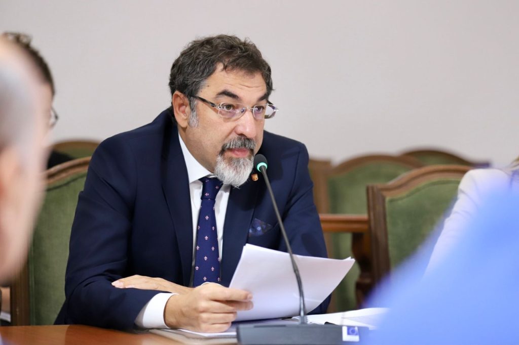 Ministri Çuçi mbledh drejtorët e policisë, prezanton sot zëvendësuesin e Gledis Nanos