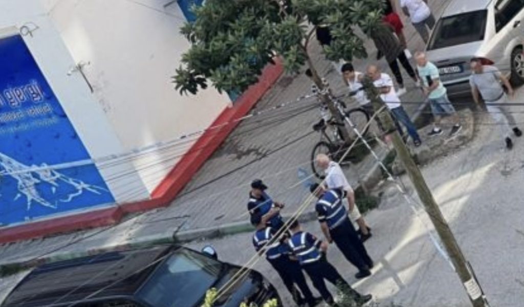 Astir, i riu rrëzohet nga ballkoni, ambulanca  vonohet 30 minuta
