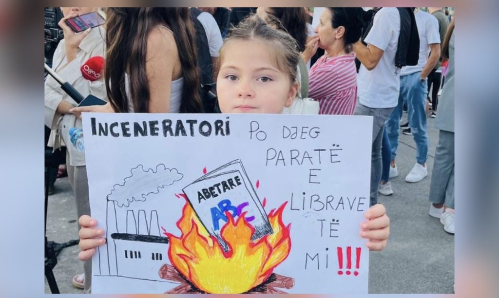 Ilir Meta nxjerr mesazhin domethënës të protestës: Inceneratori po djeg paratë e librave të mi!!