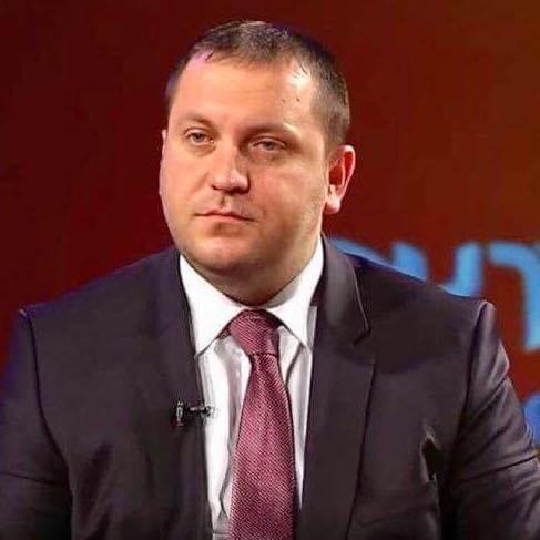 “Mother Jones”, “Mother “Fuc*ers” dhe cikloni që po vjen me shpejtësi!