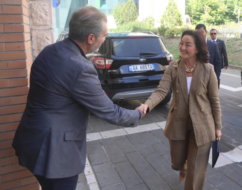 Ambasadorja e SHBA,  Kim takon   kreun e KQZ,  Celibashi
