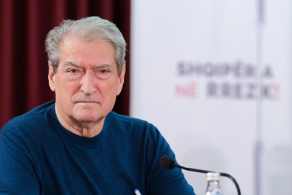 “Është larguar 27% e popullsisë”, Berisha: Rama e ka shndërruar administratën në një serë të ngrohtë hajdutësh