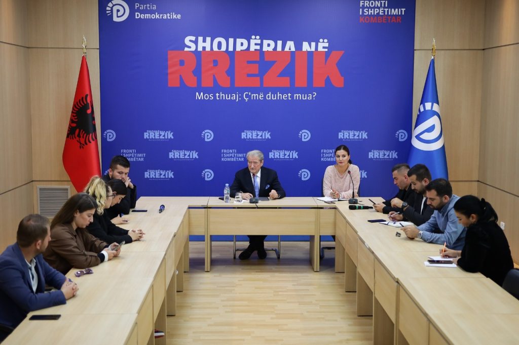 Berisha reagon pas tërheqjes së kryeministrit për çmimin e energjisë: Vetëm presioni funksionon me këtë njeri