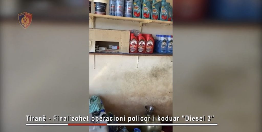 Policia sekuestron 2000 l  naftë e kontrabanduar në Tiranë, në pranga një 47-vjeçar